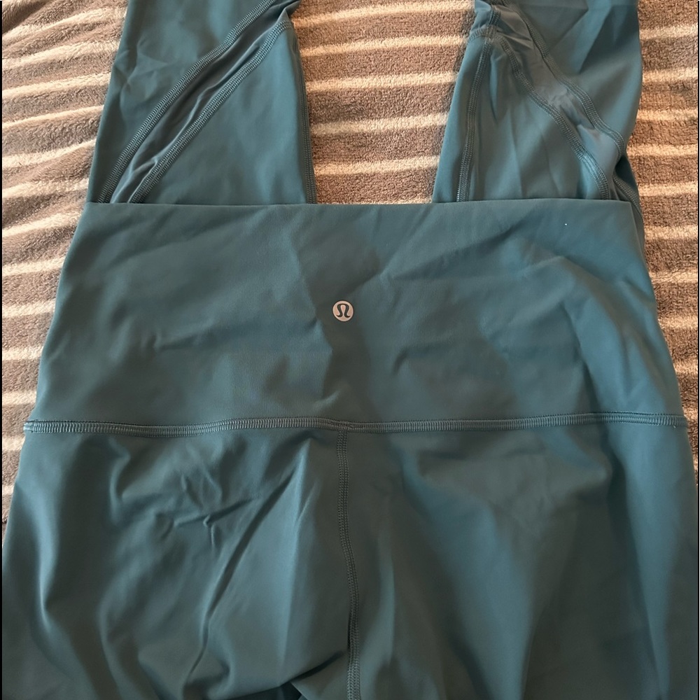 lulu leggings size 8 worn one time (I took the tag off on the inside)